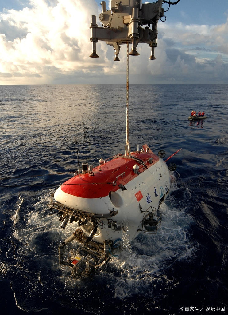 深海探秘:走近中国"蛟龙号"载人潜水器!