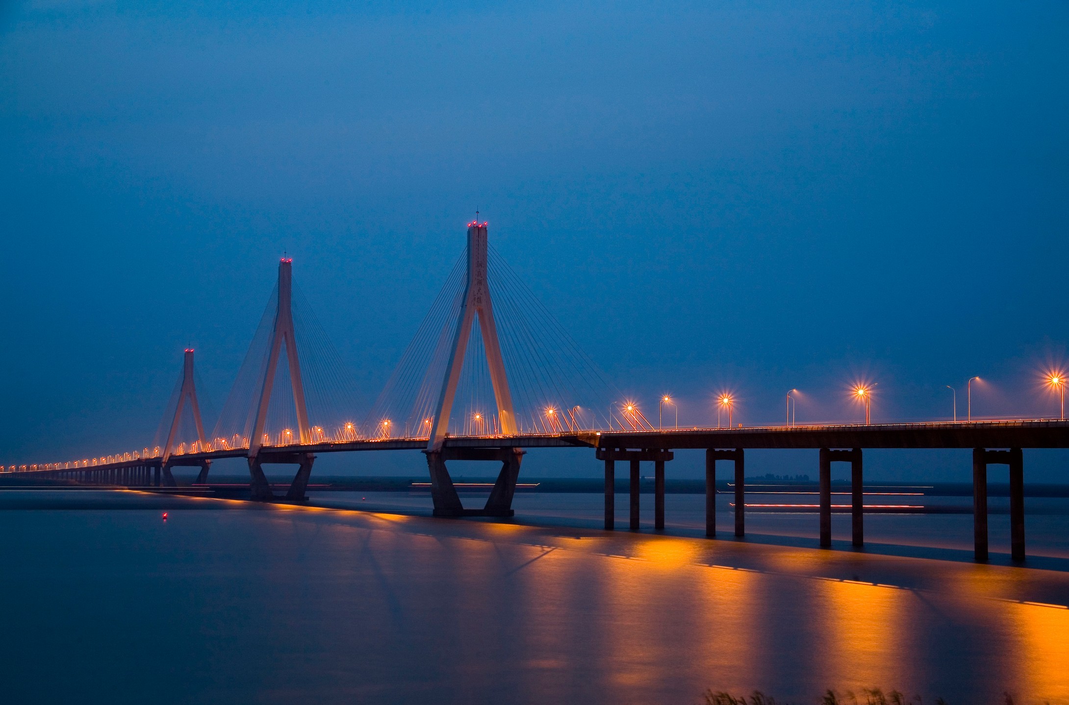 湖南岳阳,著名的港口城市,城市风景让人忍不住惊叹