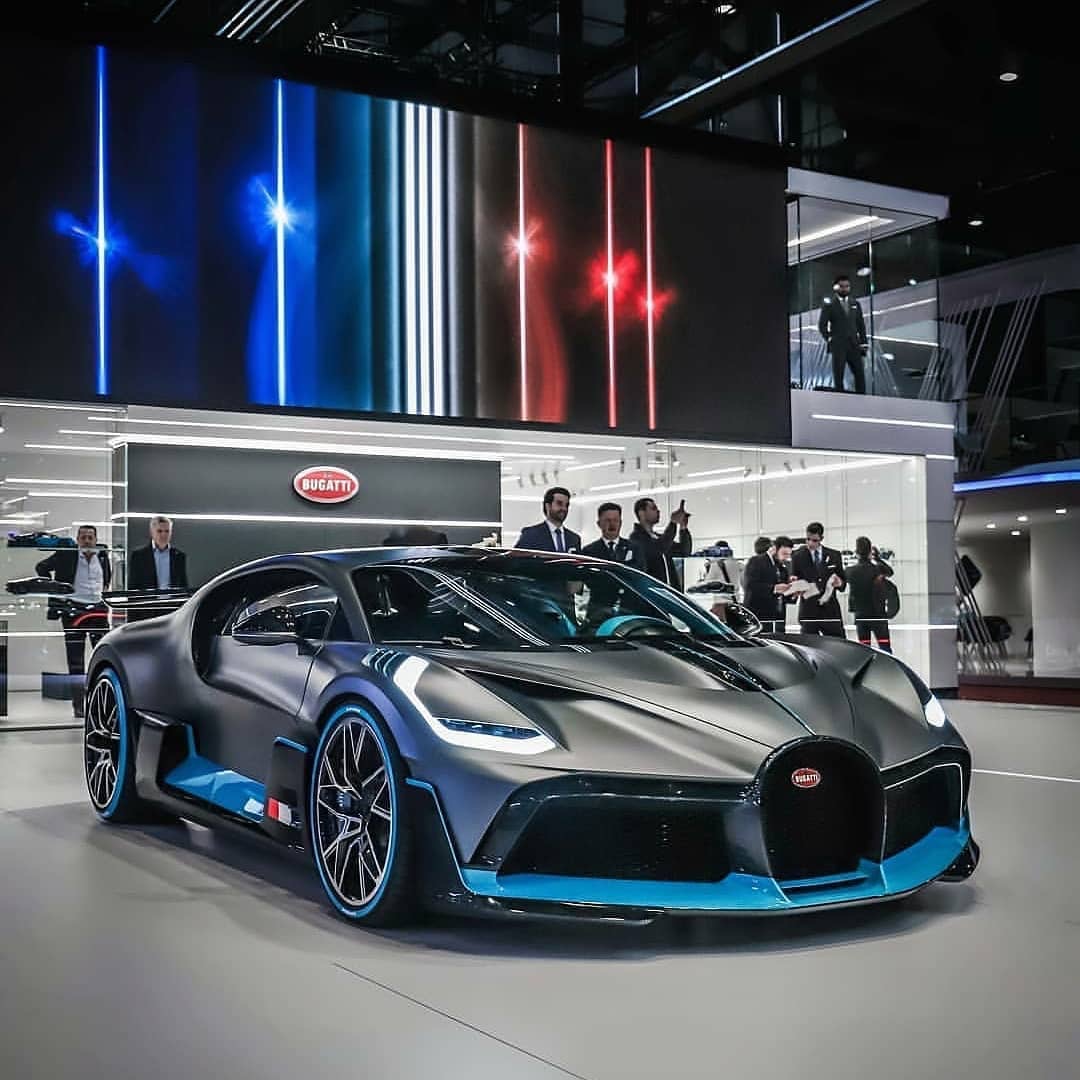 轮毂方面,熟悉布加迪的朋友都知道,上一代的布加迪采