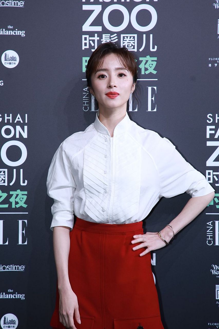 胡冰卿现在都低调拍戏的路子,能不宣传就不宣传了,把剩下的宣传费都