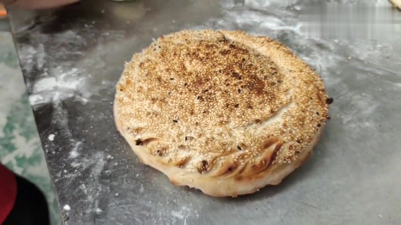 商丘诚心小吃:河南地区特色小吃,高炉烧饼传统工艺,2元一个好吃