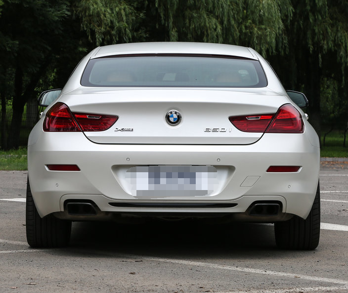 很有视觉冲击力的一款宝马6系四门, 很适合年轻人 保持稳重大气的同时