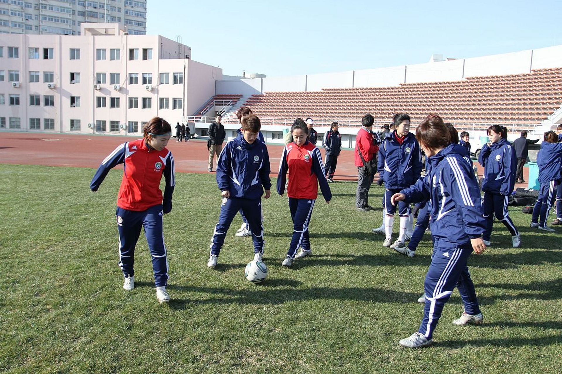 2月5日,23岁的美女球员姜明佐在个人社媒宣布,她已经加盟了大连人女足