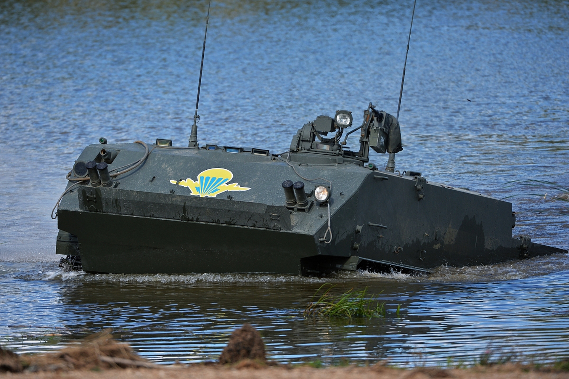 欧洲野牛,又称12322小型气垫登陆舰,是世界上最大的气垫船之一.