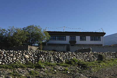 西藏阿里地区普兰镇的景色,真的想亲自去看看