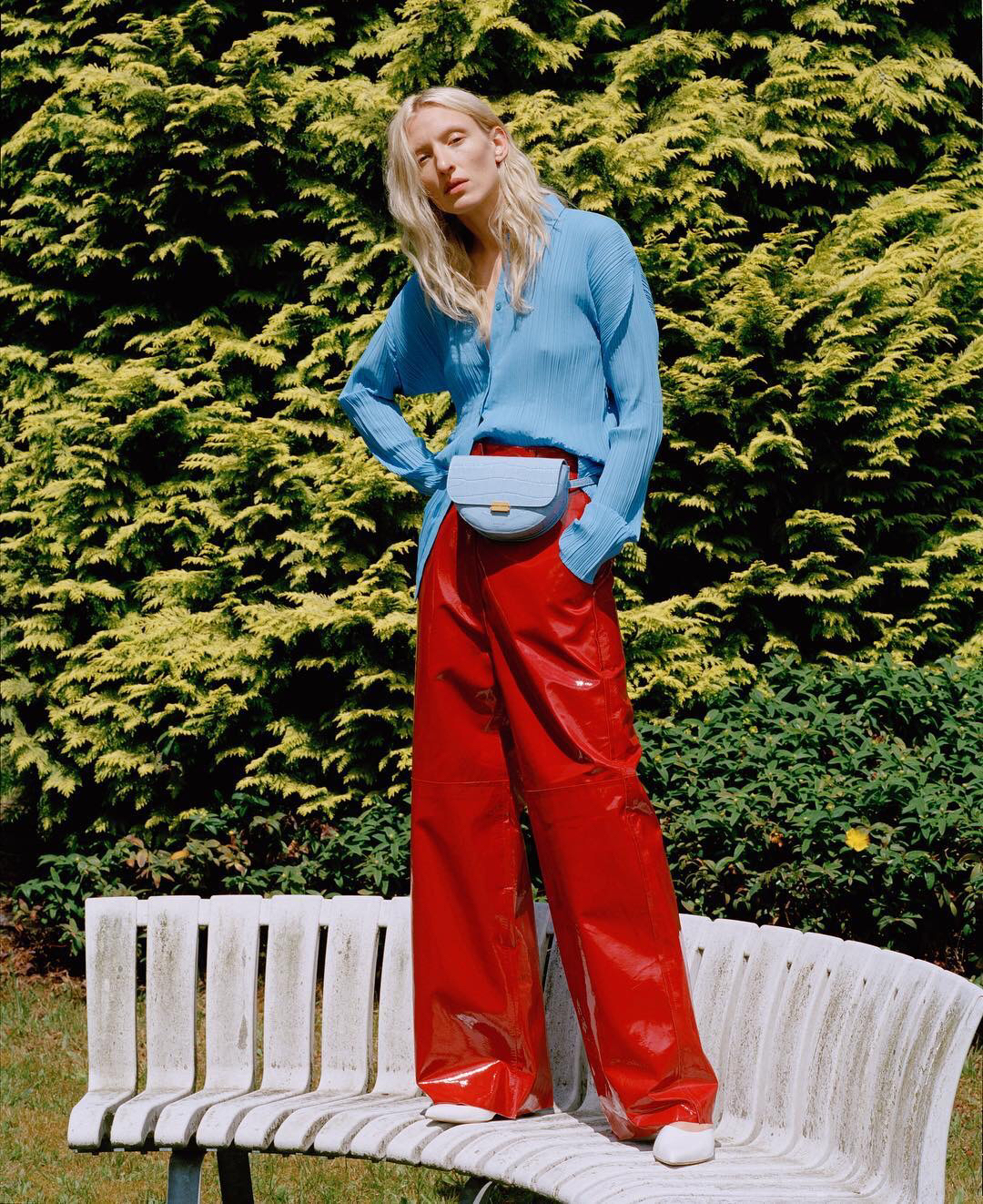 何为"撞色",就是两种或两种以上的强烈对比色搭配.