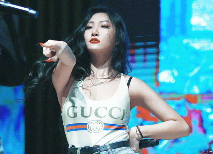 少女时代七彩紧身裤!在各个时代掀起穿着时尚的女团,你中招过吗