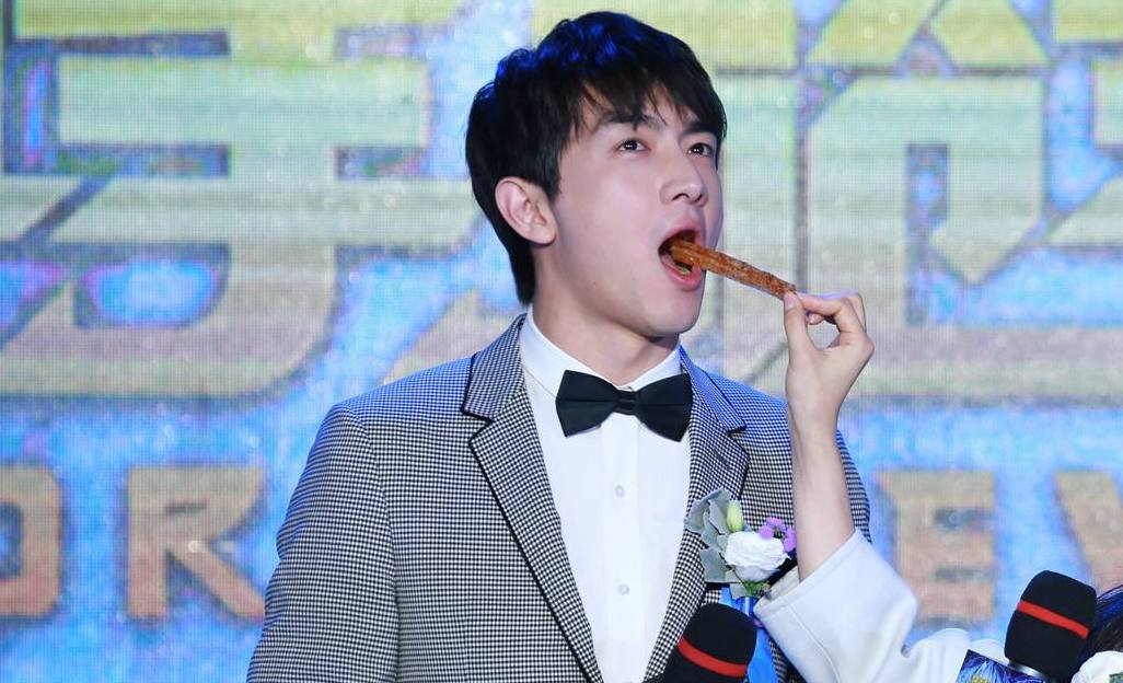 最爱吃辣条的明星大盘点:一袋辣条,究竟让多少美男美女折腰