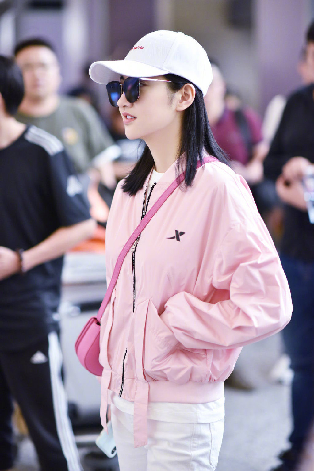 景甜身材好穿什么都好看,驾驭的住礼服裙,穿休闲装还元气满满