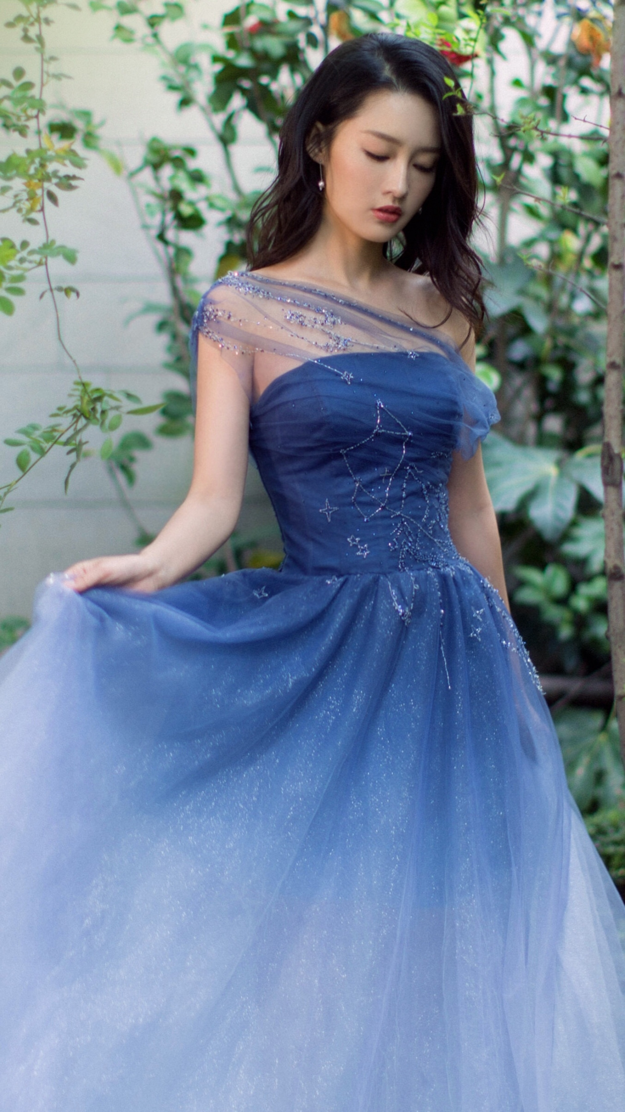 李沁精美壁纸:一袭蓝裙美炸天,让人挪不开眼