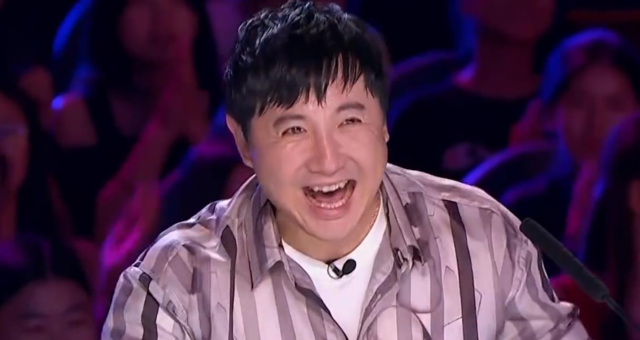 网友偶遇沈腾外出吃饭,穿衣打扮很邋遢,参加选秀节目遭网友质疑