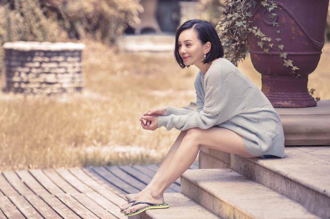 不过,看了雪姨王琳和佟掌柜闫妮的身材照之后,小编默默的放下了自己手