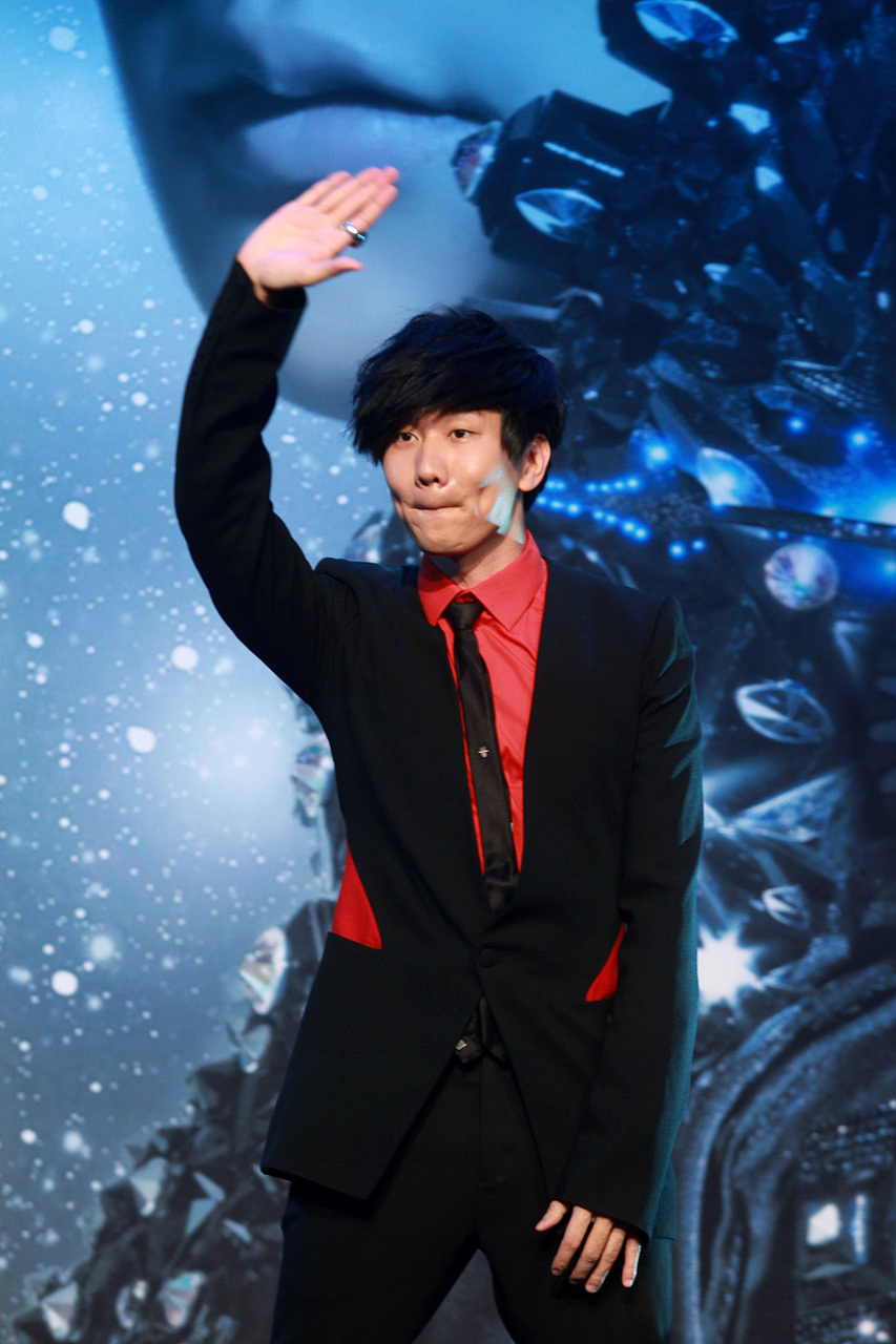 林俊杰jj20世界巡回演唱会# #林俊杰新歌愿与愁#          抖音热榜