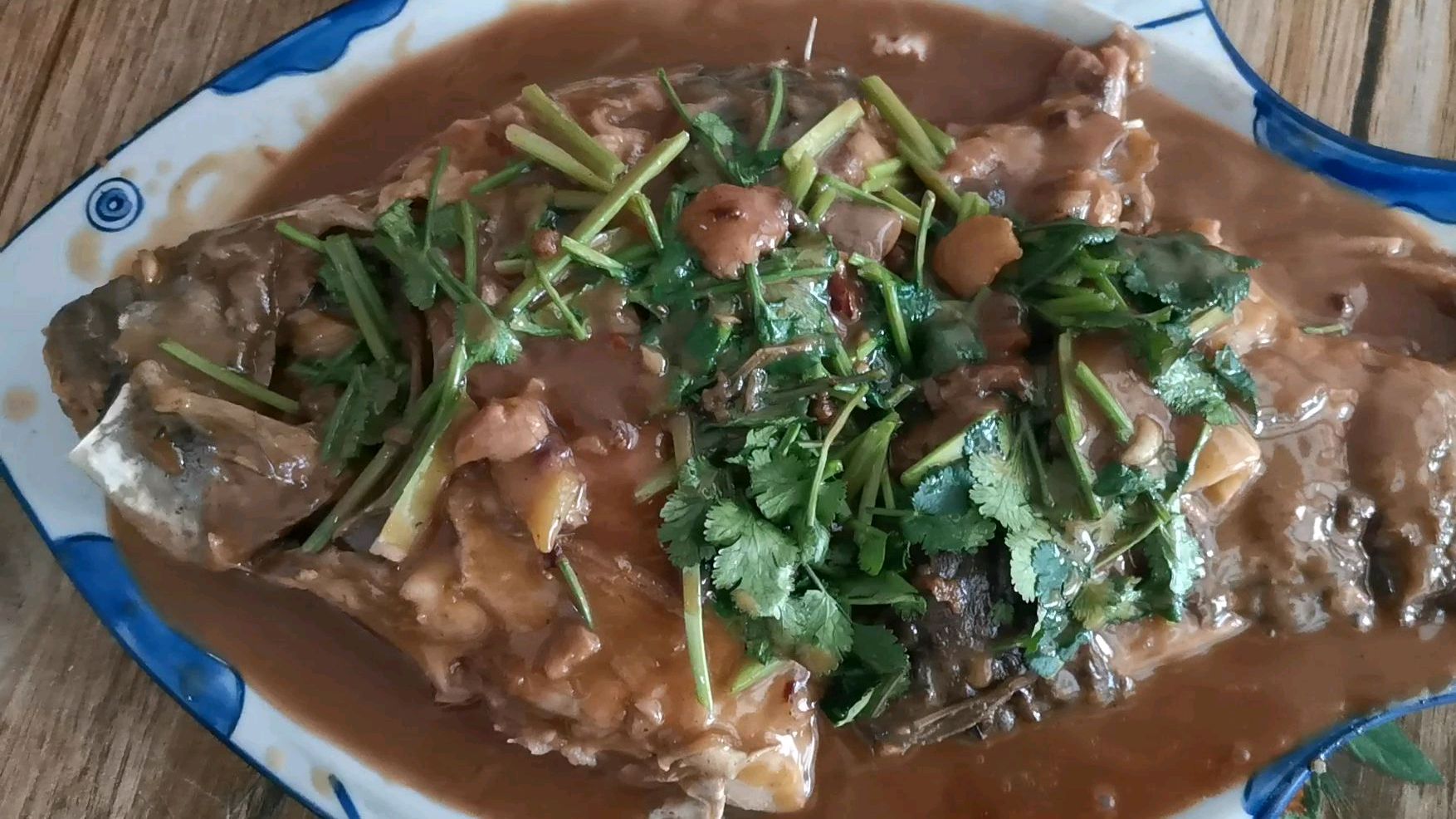 没什么吃的,做了一道浇汁红烧鱼,看看有食欲不