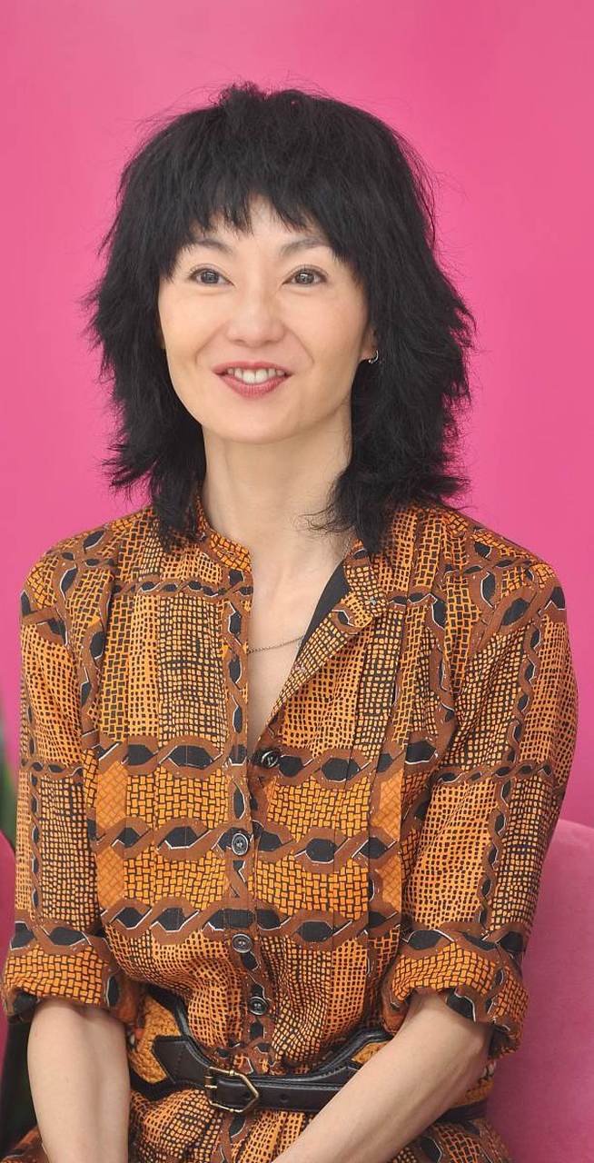 1990年的一档节目中,黄霑问张曼玉:"跟你拍过吻戏的男演员谁最坏?