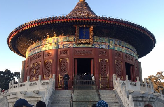 皇穹宇,位于圜丘坛外壝北侧,坐北朝南