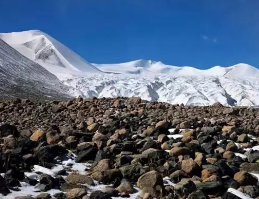 各拉丹冬雪山:冰川融化后的山谷触目惊心