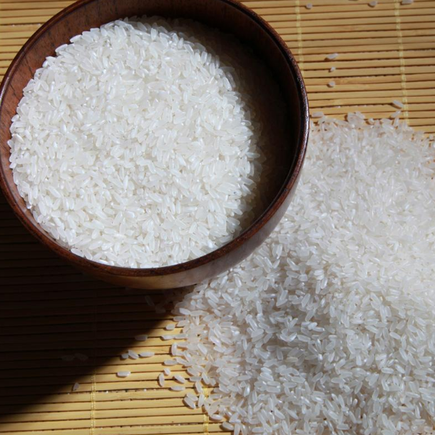 早中晚三餐都必须吃; 尽量保证一定蛋白质的摄入; 包括米饭等主食在内