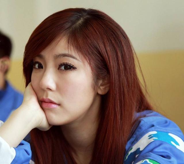 网剧《青春期》女主赵奕欢,连上班族都比不上,600粉底买不起!