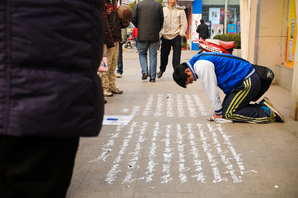 实拍揭秘最难防范的4个街头骗术:春节要小心,最后一个极易受骗