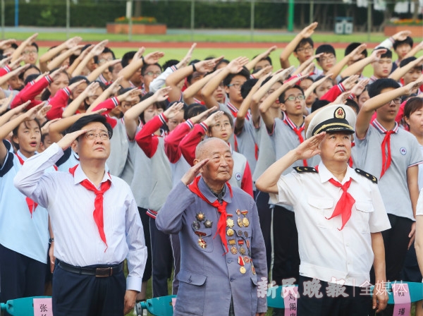 "百将进校园——走进闵行四中"爱国主义教育活动举行