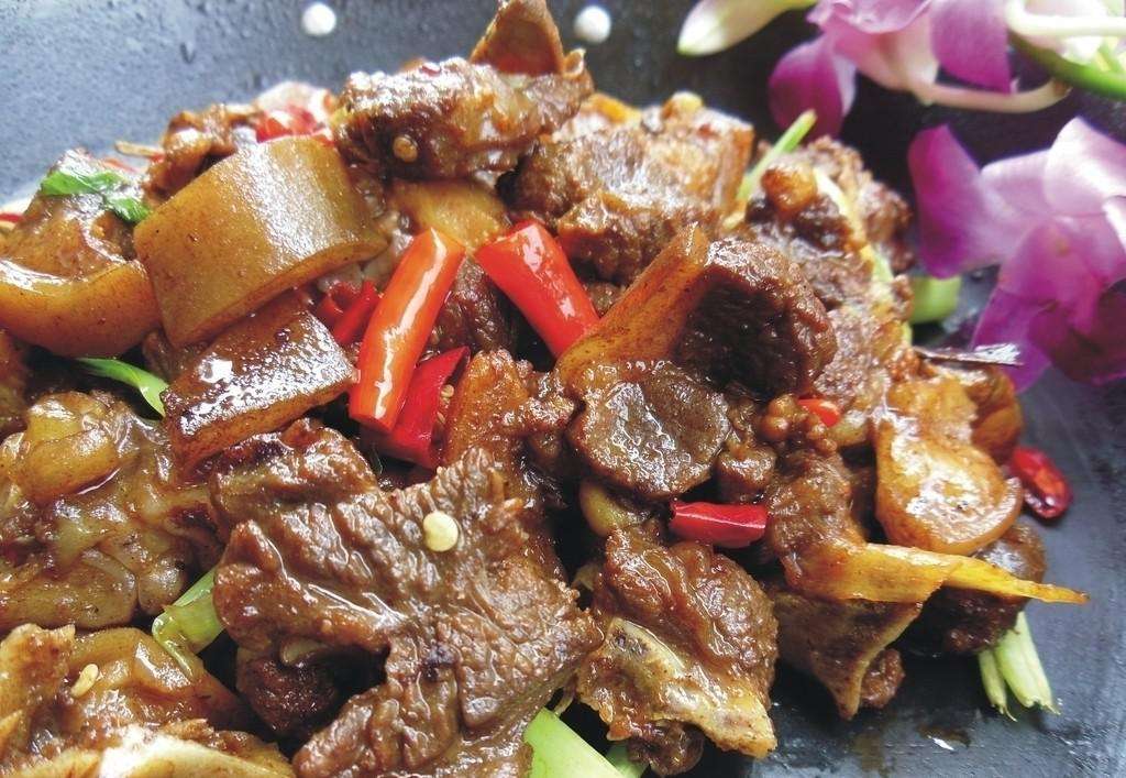 在炖狗肉时,很多人少了这"1步",难怪肉柴,不入味