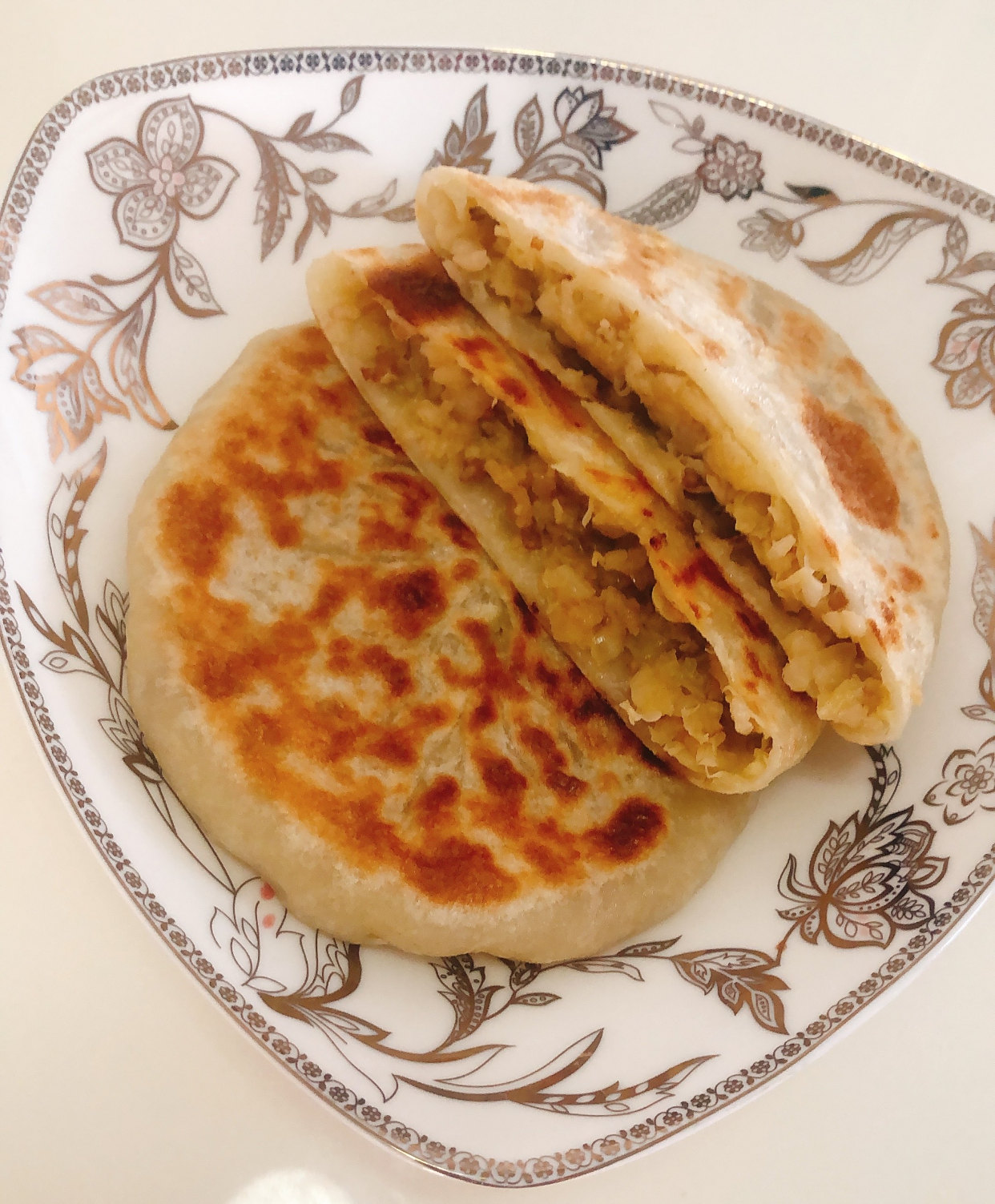 教你做北方人爱吃的酸菜馅饼,外皮焦香,馅料酸爽,吃上忘不了