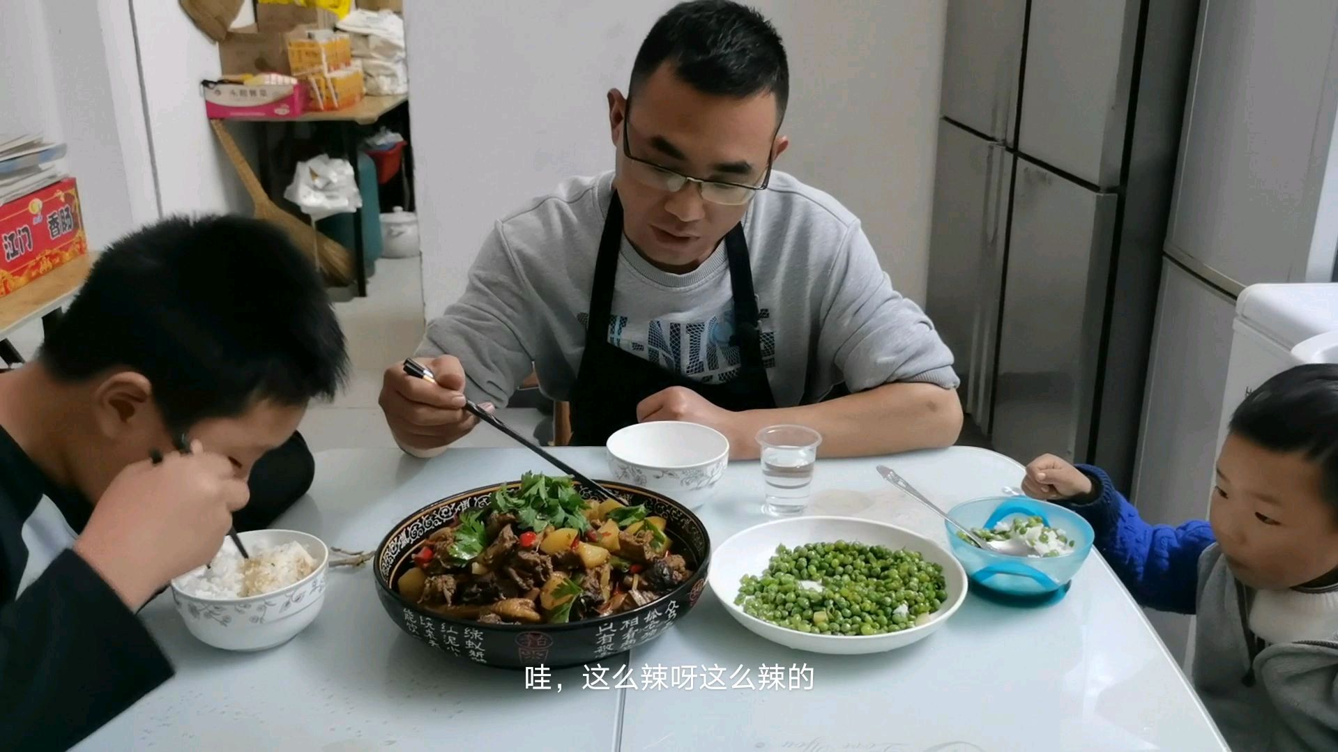 一只公鸡,四个土豆,做一道烧鸡公,家人都说好吃