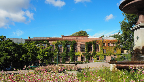 印度尼西亚棉兰——应和着蓝天和白云下的风景,透着蔚蓝的深邃