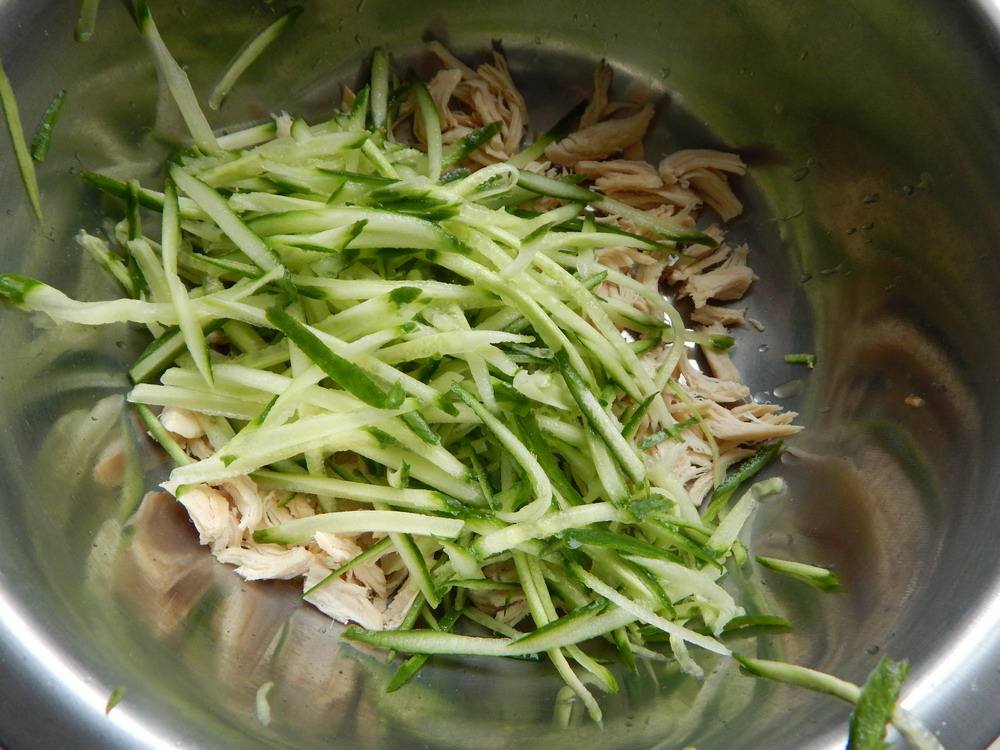 香葱黄瓜炒鸡丝,平常的小炒吃出高端感!