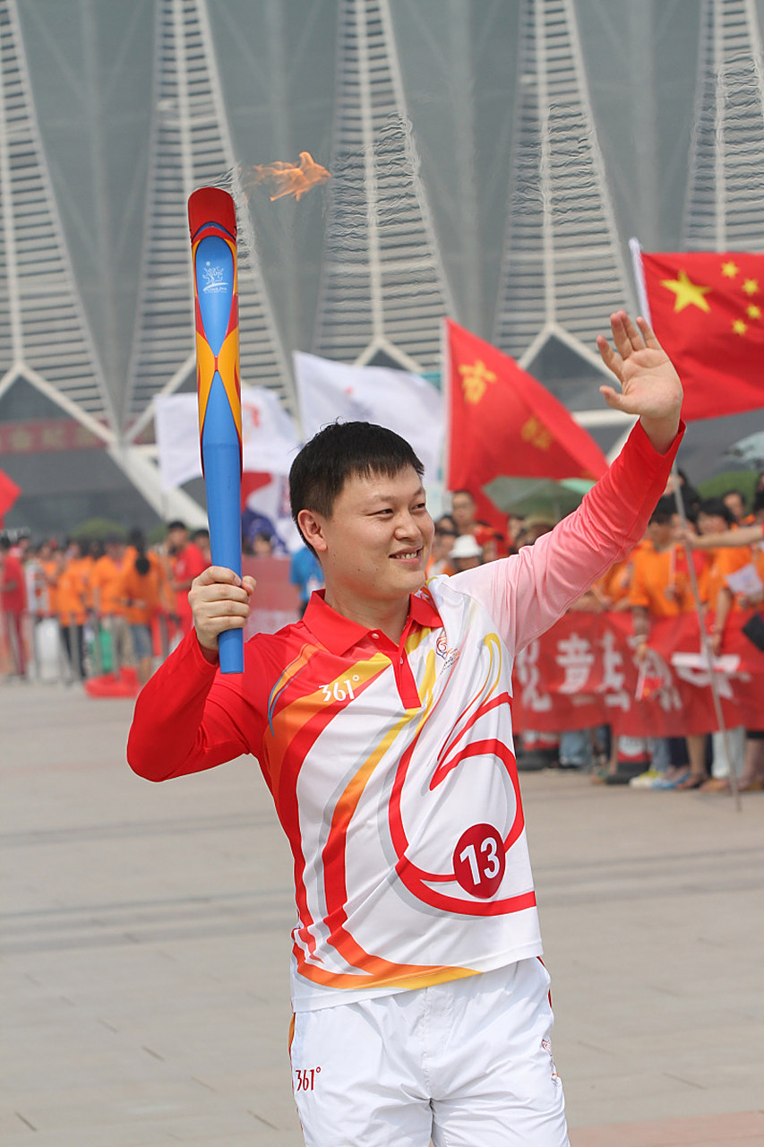 火炬手需奔跑约200至400米,距离因条件而异.