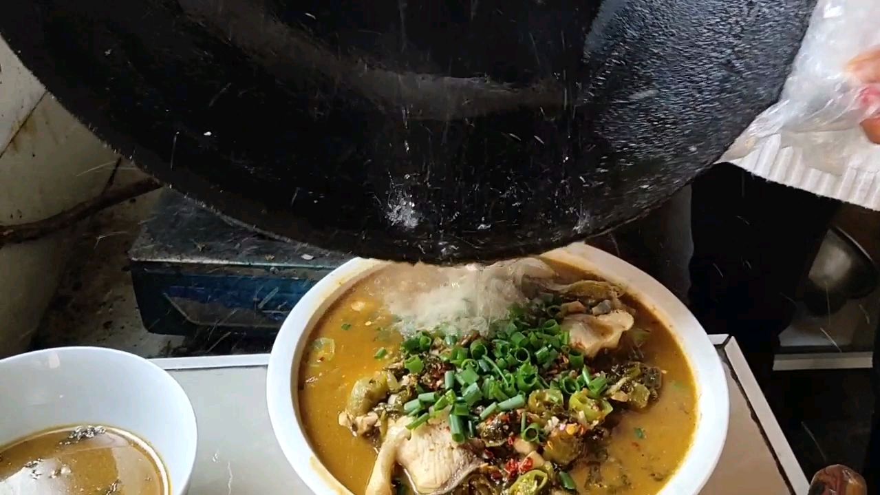 第一次做酸菜鱼,不出意外翻车了