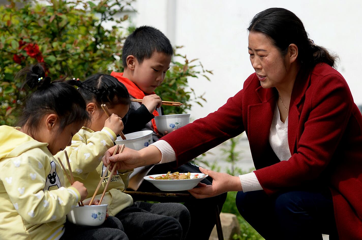 咋让孩子们"吃得安全""吃得健康"?官方解读