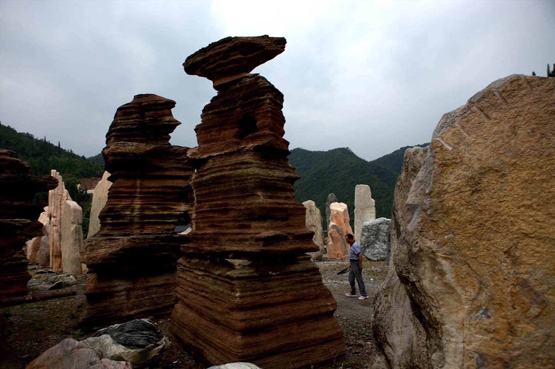 带你探索青岛马山石林的奥秘,感受亿年地质奇观与即墨的隐藏宝藏