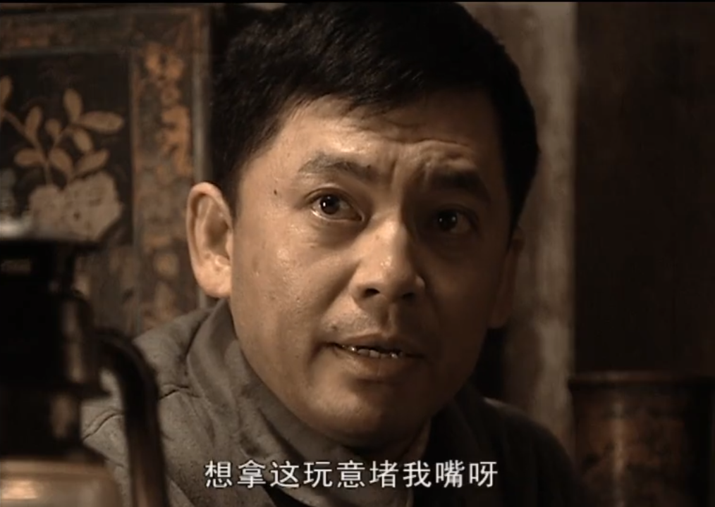 亮剑:同样是赵刚接受李云龙的烧鸡,一个真香警告,一个哭笑不得