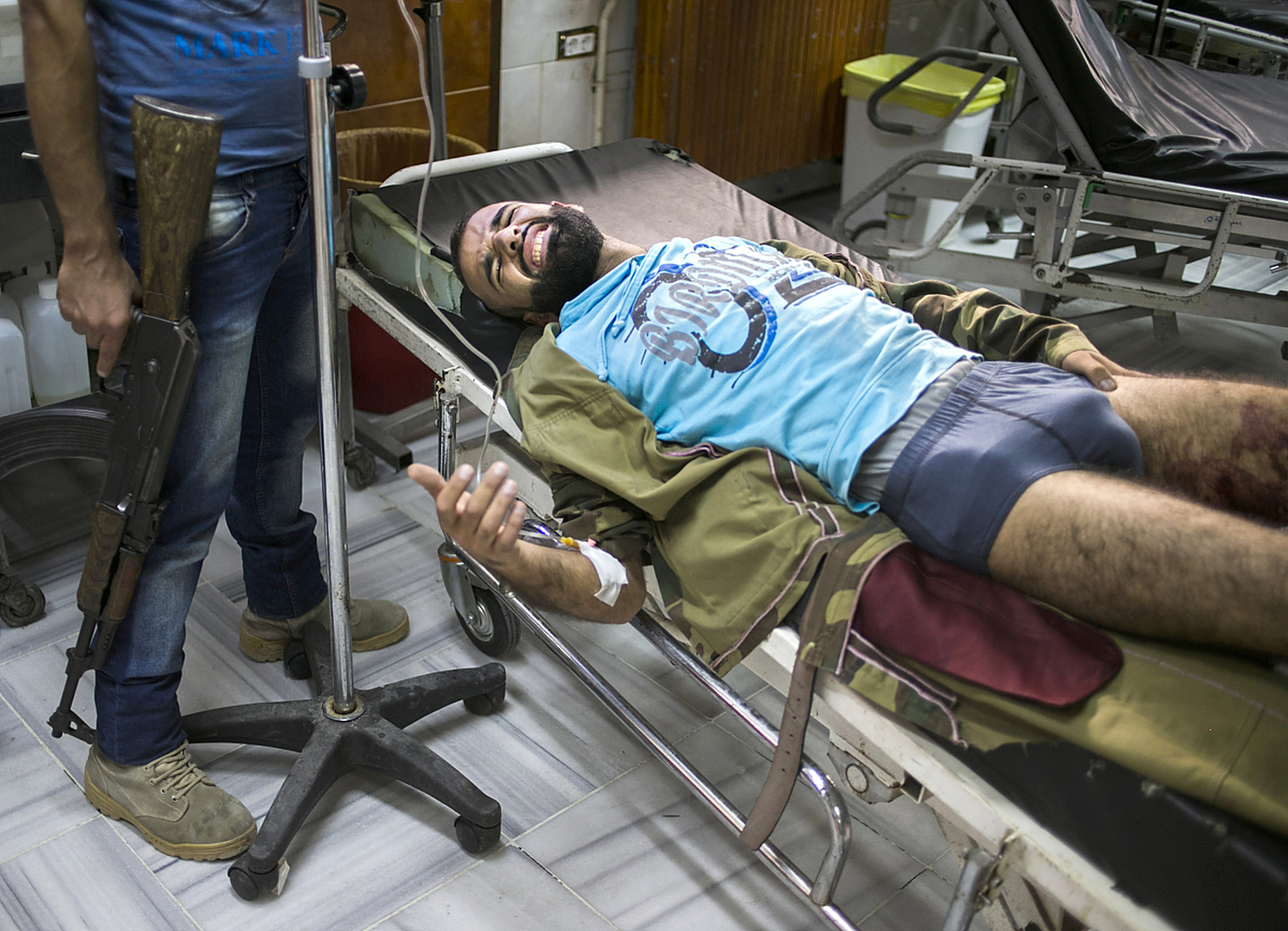 乌克兰伤兵安装假肢困难重重  一波重伤士兵涌入本已不堪重负的医疗