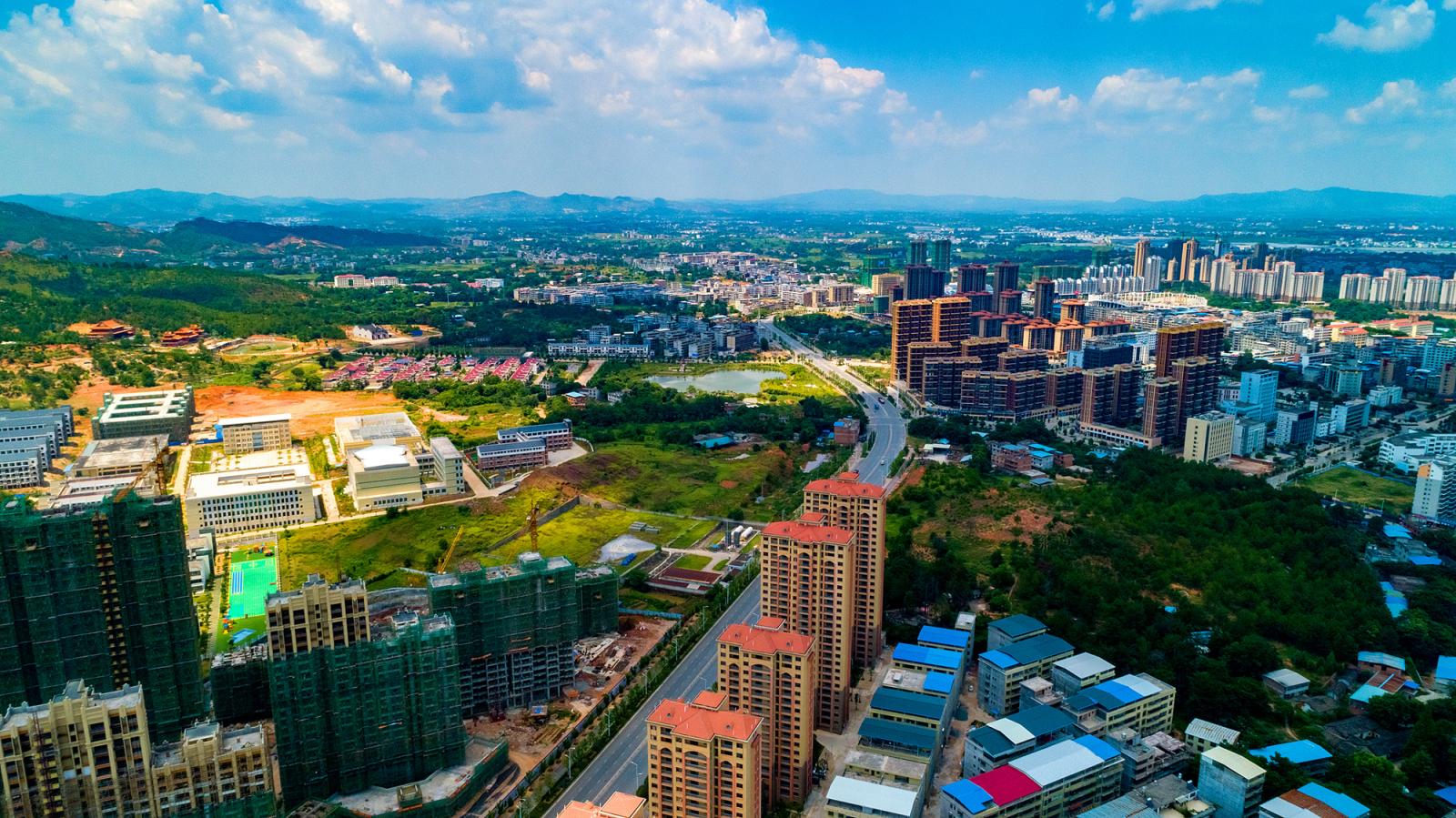 瑞金位于江西省赣州市,地处武夷山脉西麓,与福建省长汀县相邻,每年都