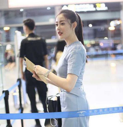 这身材慕了!张天爱扎马尾露天鹅颈玲珑曲线吸睛