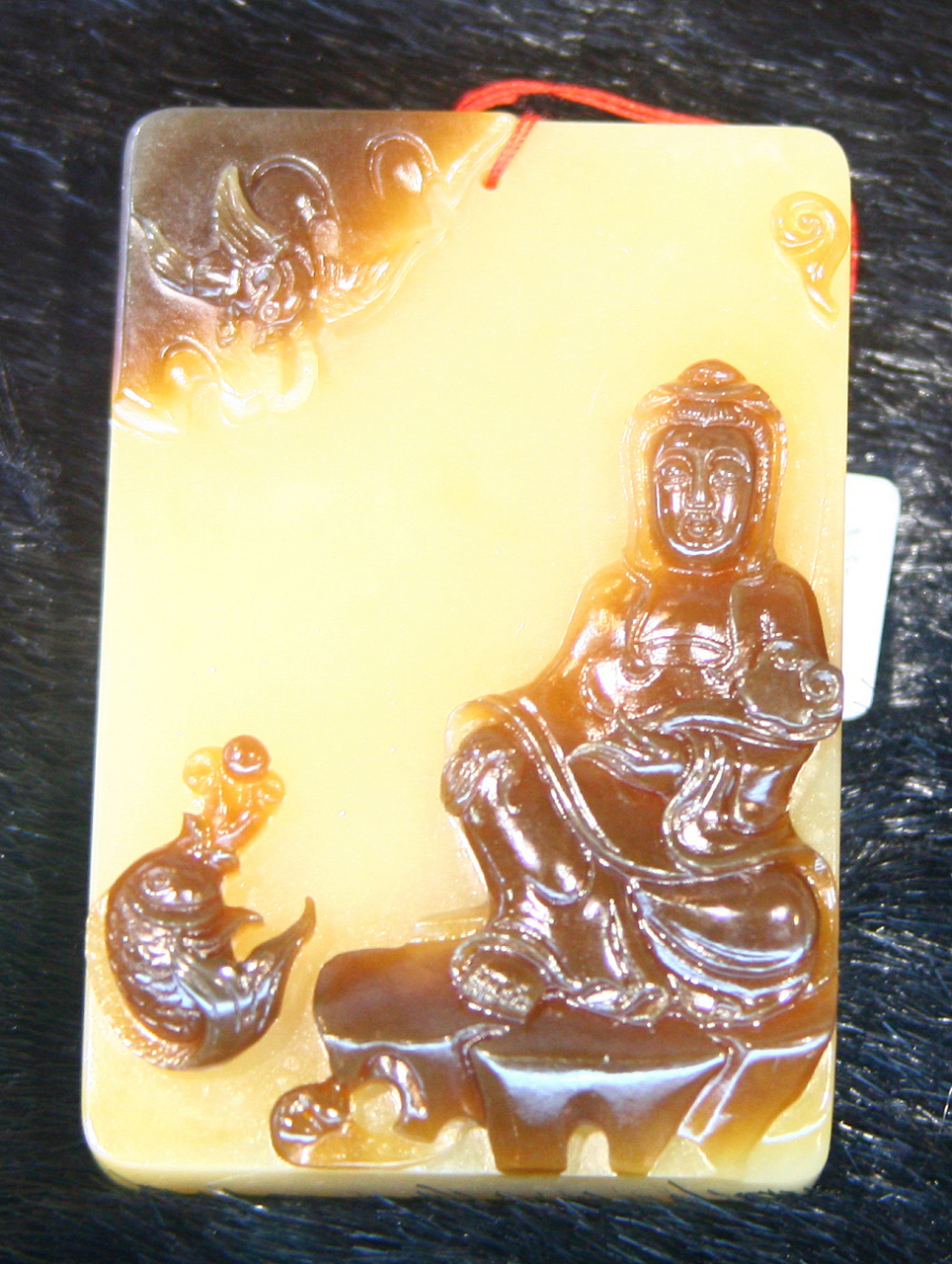 [原文:你知道佩戴金丝玉无事牌有.