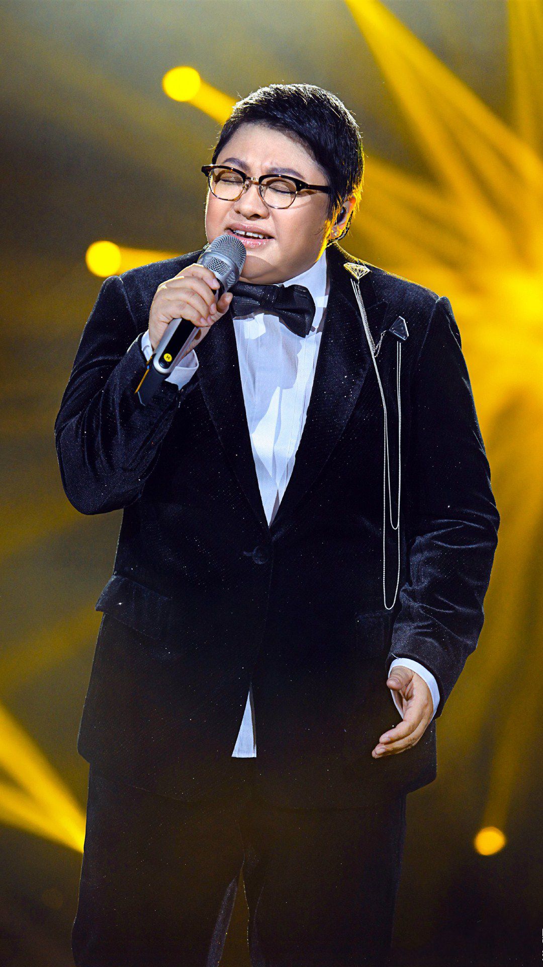 娱乐圈中的亲戚你知道哪些?他用事实证明:不是一家人不进一家门