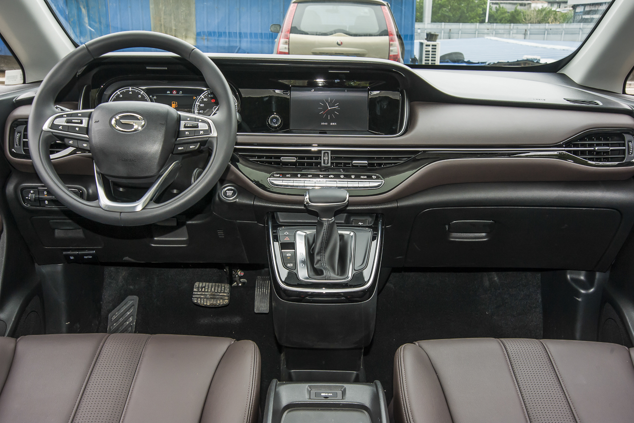 2019款传祺gm6 1.5t自动豪华版7座270t国vi