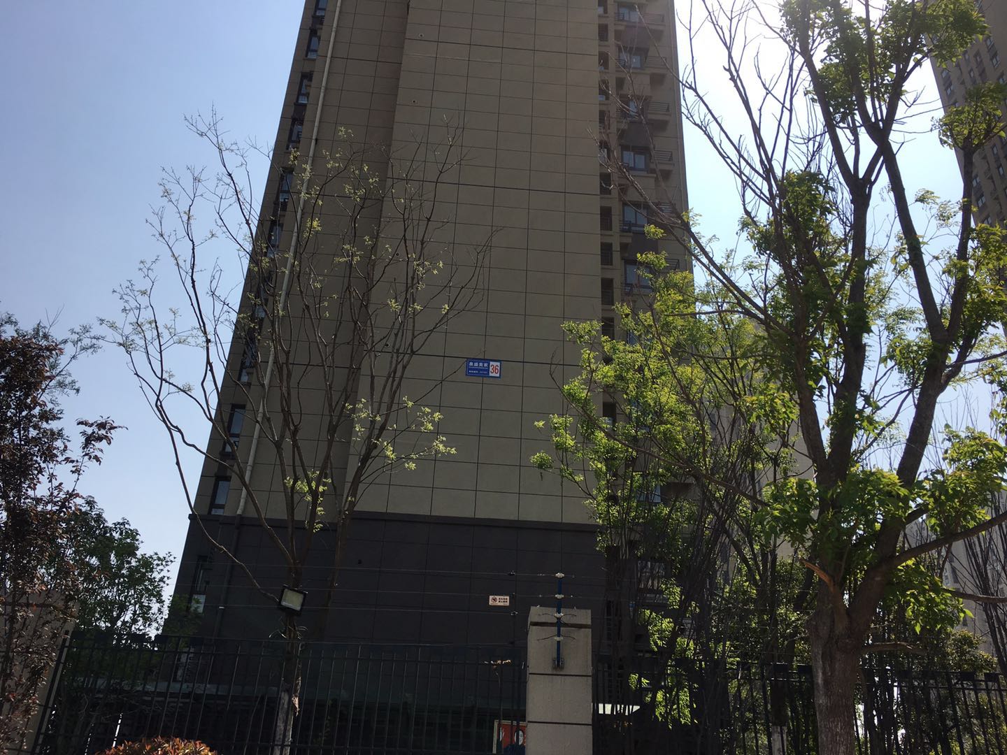 徐州中海淮海世家,混迹在大片拆迁,棚改安置房中的高端改善房!