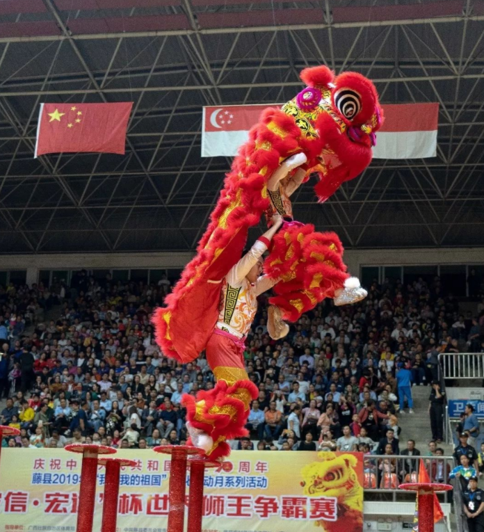 世界狮王争霸赛昨晚落下帷幕!藤县舞狮团获两冠军!