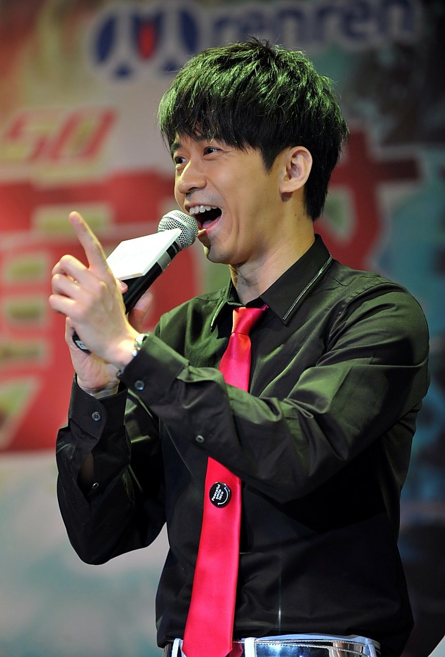 光良高情商巧妙回应被曝隐婚有孩子,称家人很ok,不想被打扰.