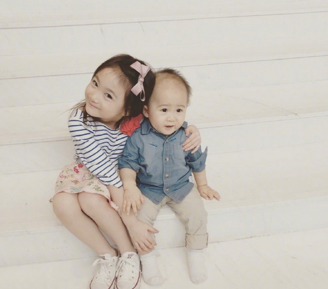 李安琪给奥莉搭的这几套衣服,都好赞!尤其是第一套,美腻了!