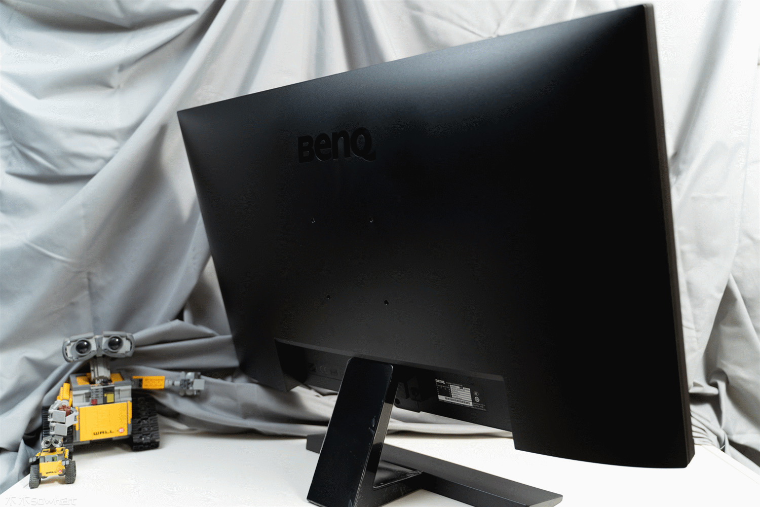 32寸 4k hdr10,大屏细腻好色彩明基ew3270u都给你