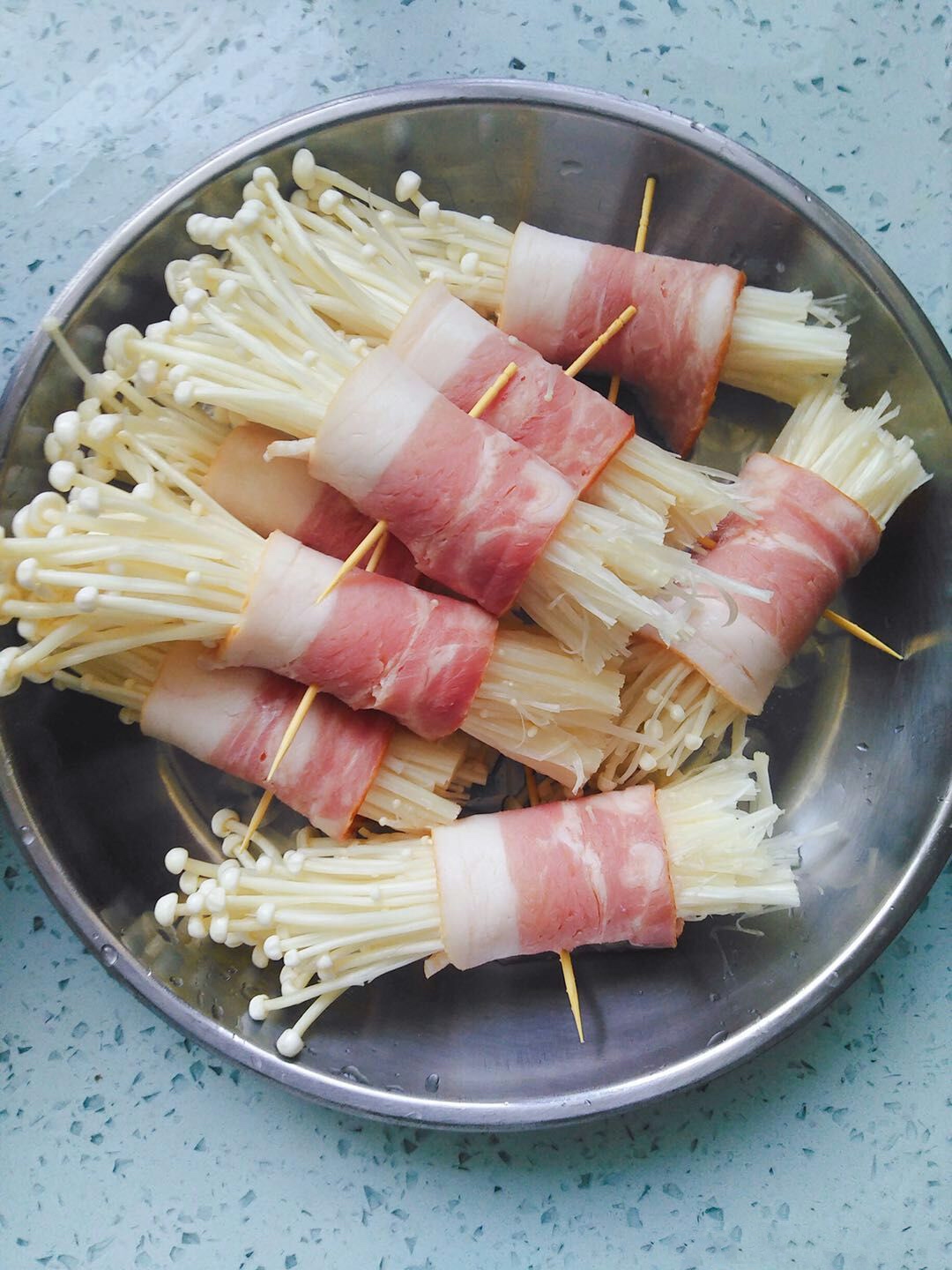 培根金针菇卷,味道浓郁鲜香超下饭,每个人都会爱上