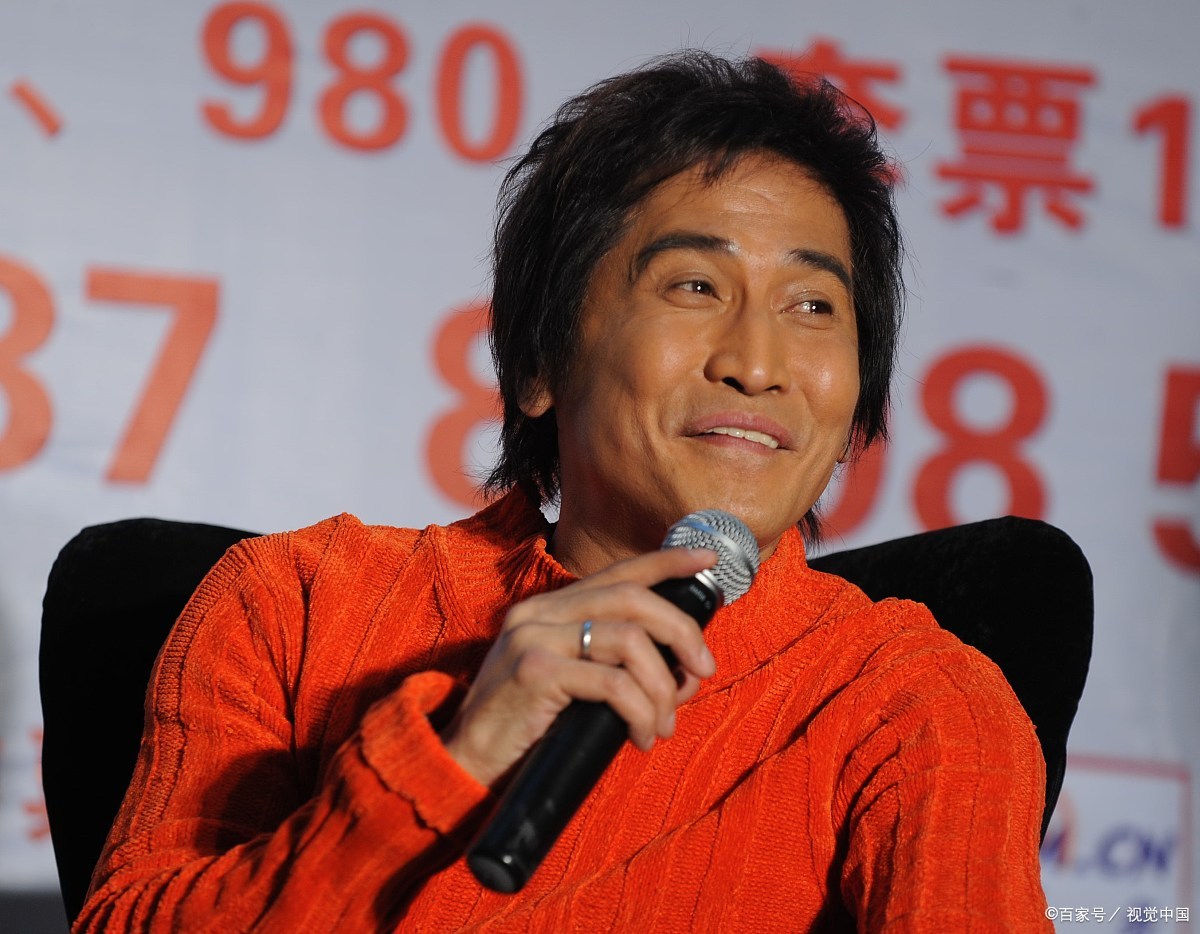 曝齐秦肺癌晚期# 一曲《大约在冬季》红遍大江南北,这已经是三四十年