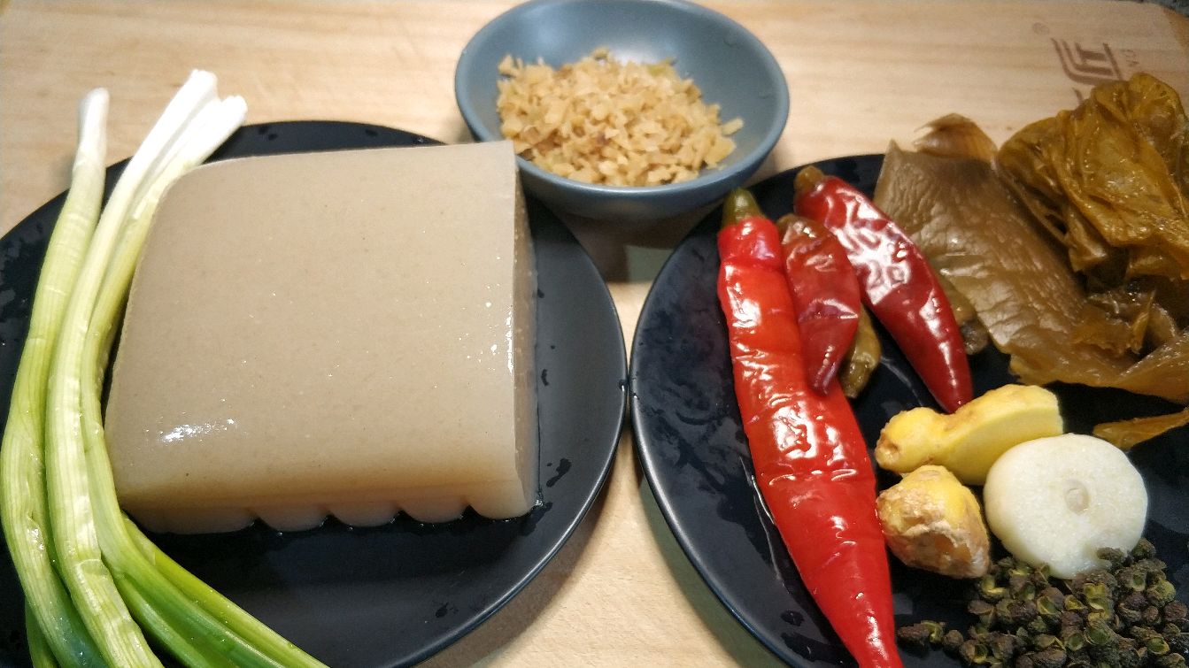 给肉都不换的魔芋豆腐,做法简单,吃起来酸辣咸香开胃下饭