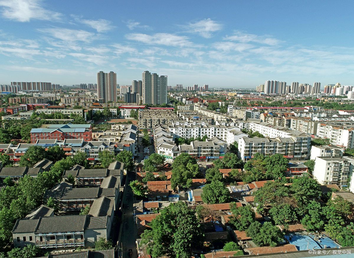 狼牙山坐落在保定市辖区的易县西部的太行山东麓,是河北省级爱国主义